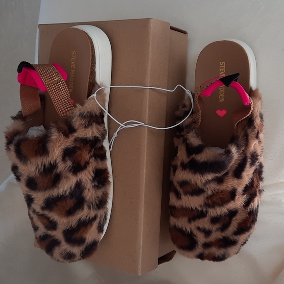 10. Steve Madden leopard print faux fur slingback shoes - Picture 2 of 14